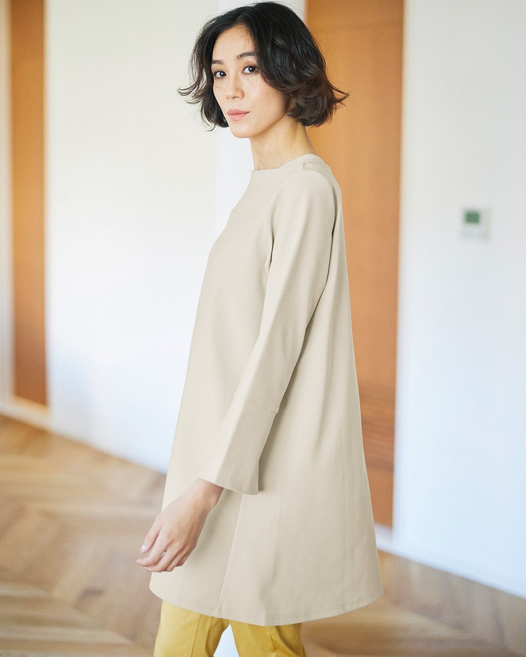 【ドゥクラッセ/DoCLASSE】のストレッチツイル・フレアチュニック インテリア・キッズ・メンズ・レディースファッション・服の通販 founy(ファニー) ファッション Fashion レディースファッション Fashion for Women トップス・カットソー Cut & Sew Tops カフス Cuff Design ストレッチ Stretch, Stretchy Fabric スリーブ Sleeve, Long Sleeve / Short Sleeve チュニック Tunic, Long Top ツイル Twist, Twisted Detail フレア Flare, Flared ストーン|ID: prp329100003831737 ipo3291000000034807844