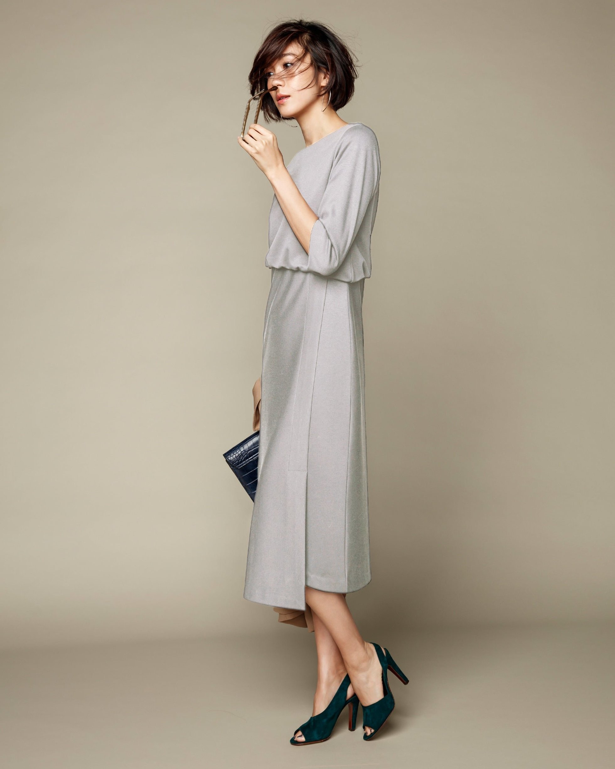 【ドゥクラッセ/DoCLASSE】のストレッチポンチ・アシメワンピース インテリア・キッズ・メンズ・レディースファッション・服の通販 founy(ファニー) 　ファッション　Fashion　レディースファッション　Fashion for Women　ワンピース　Dresses　カットソー　Cut and Sewn Top　ストレッチ　Stretch, Stretchy Fabric　スリット　Slit, Slit Detail　ベーシック　Basic, Essential　グレー|ID: prp329100003872133 ipo3291000000028263984