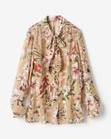 【ドゥクラッセ/DoCLASSE】のシフォンジョーゼット・花柄ブラウス 人気、トレンドファッション・服の通販 founy(ファニー) ファッション Fashion レディースファッション Fashion for Women トップス・カットソー Cut & Sew Tops シャツ・ブラウス・オフィスカジュアル Elegant Blouses & Button-Ups 花柄・フラワープリント・モチーフ Floral Prints & Motifs / Flower Pattern Tops シフォン Chiffon, Lightweight Fabric ジョーゼット Georgette, Semi-Sheer Fabric スタンド Stand Collar, Upright Stand プリント Print, Printed Pattern リボン Ribbon, Bow エレガント 上品 Elegant |ID:prp329100003884297