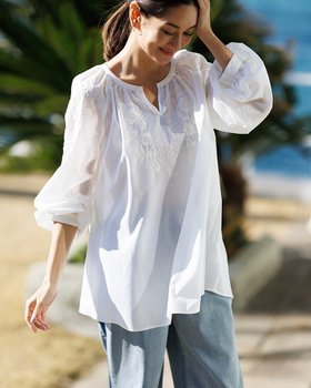 【ドゥクラッセ/DoCLASSE】 エンブロイダリー・キーネックブラウス人気、トレンドファッション・服の通販 founy(ファニー) ファッション Fashion レディースファッション Fashion for Women トップス・カットソー Cut & Sew Tops シャツ・ブラウス・オフィスカジュアル Elegant Blouses & Button-Ups スリーブ Sleeve, Long Sleeve / Short Sleeve パターン Pattern, Design Print |ID:prp329100003910370