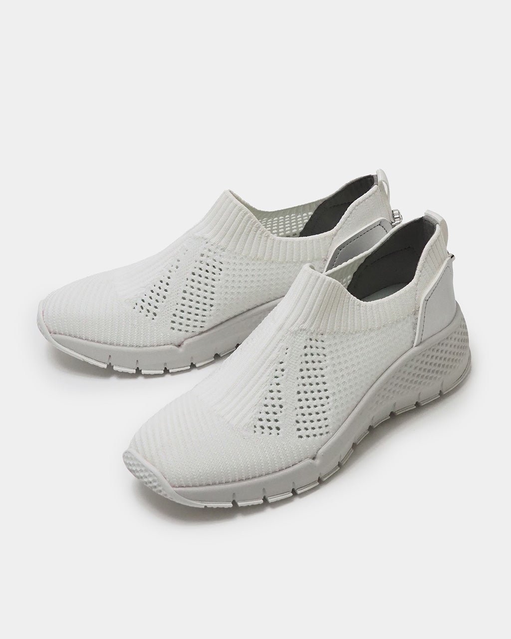 【フィットフィット/fitfit】のシアーニットスニーカー インテリア・キッズ・メンズ・レディースファッション・服の通販 founy(ファニー) 　ファッション　Fashion　レディースファッション　WOMEN　トップス・カットソー　Tops/Tshirt　ニット　Knit Tops　くるぶし　Ankle　インソール　Insole　エレガント 上品　Elegant　コンパクト　Compact　サンダル　Sandals　スニーカー　Sneakers　スポーティ　Sporty　ソックス　Socks　フィット　Fit　フォルム　Form　ラバー　Rubber　軽量　Lightweight　オフホワイト|ID: prp329100003924373 ipo3291000000028264533
