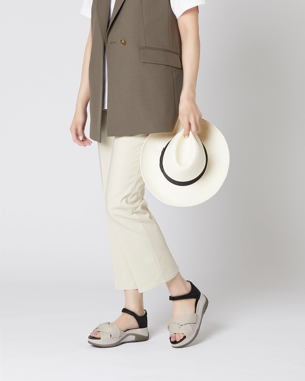 【フィットフィット/fitfit】のクッションツイストサンダル インテリア・キッズ・メンズ・レディースファッション・服の通販 founy(ファニー) 　ファッション　Fashion　レディースファッション　WOMEN　インソール　Insole　厚底　Platforms　クッション　Cushion　軽量　Lightweight　サンダル　Sandals　スニーカー　Sneakers　ツイスト　Twist　フィット　Fit　ラバー　Rubber　ベージュ&times;ブラック|ID: prp329100003924377 ipo3291000000028264548