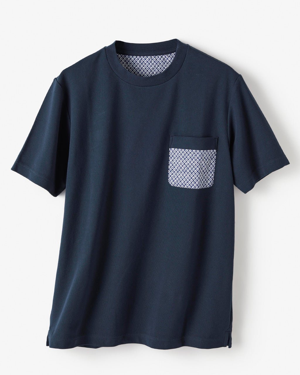 【ドゥクラッセ/DoCLASSE / MEN】の鹿の子クルーネックポケットT インテリア・キッズ・メンズ・レディースファッション・服の通販 founy(ファニー) 　ファッション　Fashion　メンズファッション　Fashion for Men　トップス・カットソー　Cut & Sew Tops　メンズシャツ　Shirts　ポロシャツ / きれいめカジュアルスタイル　Polo Shirts　コレクション　Collection, Seasonal Line　スリット　Slit, Slit Detail　プリント　Print, Printed Pattern　ポケット　Pocket, Pocket Detail　メンズ　Men's, Menswear　鹿の子　Piqué, Kanoko Fabric　ネイビー|ID: prp329100003953888 ipo3291000000035894133