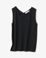 【ドゥクラッセ/DoCLASSE】のUVニット・ノースリーブ/前後Vネック 人気、トレンドファッション・服の通販 founy(ファニー) ファッション Fashion レディースファッション Fashion for Women トップス・カットソー Cut & Sew Tops ニット Knit Tops & Sweaters キャミソール&ノースリーブ Camisoles & Sleeveless Tops Vネックトップス V-Neck Tops / V-Cut Neckline Shirts インナー Innerwear サマー Summer, Summer Style スクエア Square, Square Shape ノースリーブ Sleeveless, No-Sleeve |ID:prp329100003954172