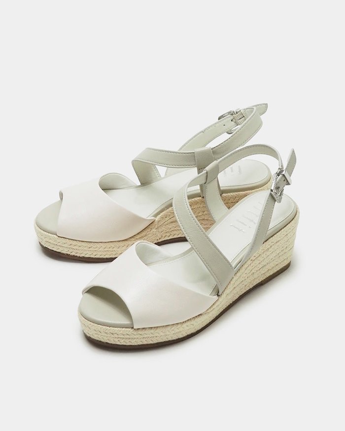 【フィットフィット/fitfit】のカーヴィーストラップジュートウェッジサンダル インテリア・キッズ・メンズ・レディースファッション・服の通販 founy(ファニー) https://founy.com/ ファッション Fashion レディースファッション Fashion for Women インソール Shoe Insole エレガント 上品 Elegant 春 Spring カッティング Cutting Detail クッション Cushion, Throw Pillow サンダル Sandals, Summer Shoes ジュート Jute, Natural Fiber フィット Fit, Slim Fit ラップ Wrap, Wrap Design S/S・春夏 SS, Spring/Summer, Warm Season 夏 Summer |ID: prp329100003969826 ipo3291000000035184737