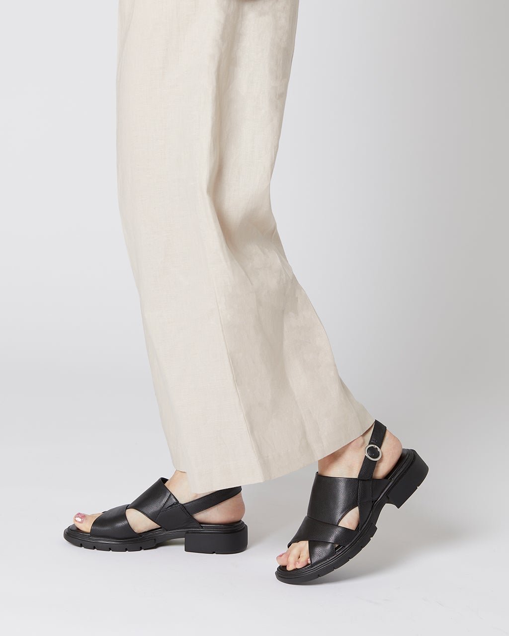 【フィットフィット/fitfit】のソフトレザーフレックスサンダル 人気、トレンドファッション・服の通販 founy(ファニー) 　ファッション　Fashion　レディースファッション　Fashion for Women　アシンメトリー　Asymmetrical Style　インソール　Shoe Insole　クッション　Cushion, Throw Pillow　サンダル　Sandals, Summer Shoes　スタイリッシュ　Stylish, Fashionable　スニーカー　Sneakers, Trainers　スポーティ　Sporty, Casual Athletic　パターン　Pattern, Design Print　ビジュー　Bijou, Jewel-like Accent　フィット　Fit, Slim Fit　モダン　Modern, Contemporary　モチーフ　Motif, Design Theme　 other-1|ID: prp329100003981781 ipo3291000000035184742