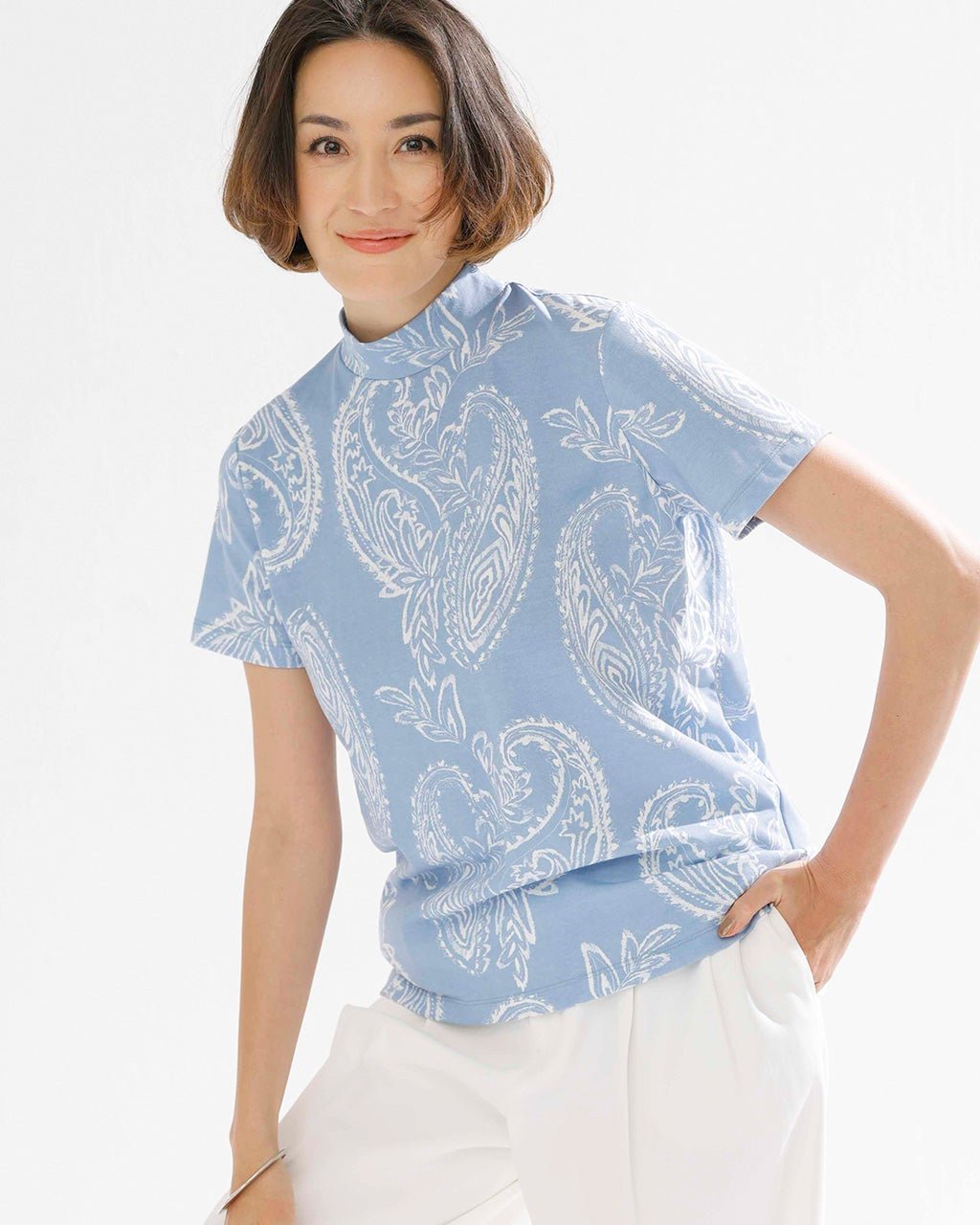 【ドゥクラッセ/DoCLASSE】のコットン混・ハイネックT インテリア・キッズ・メンズ・レディースファッション・服の通販 founy(ファニー) 　ファッション　Fashion　レディースファッション　Fashion for Women　トップス・カットソー　Cut & Sew Tops　シャツ・ブラウス・オフィスカジュアル　Elegant Blouses & Button-Ups　ロングTシャツ・Tシャツ　Longline T-Shirts & Tees　カットソー・ベーシックTシャツ　Cut-and-Sewn Tops / Stretch Tees & Basics　カットソー　Cut and Sewn Top　ハイネック　High Neck, Mock Neck　プリント　Print, Printed Pattern　ペイズリー　Paisley, Ethnic Pattern　モダン　Modern, Contemporary　夏　Summer　ライトブルー|ID: prp329100003989139 ipo3291000000034178409