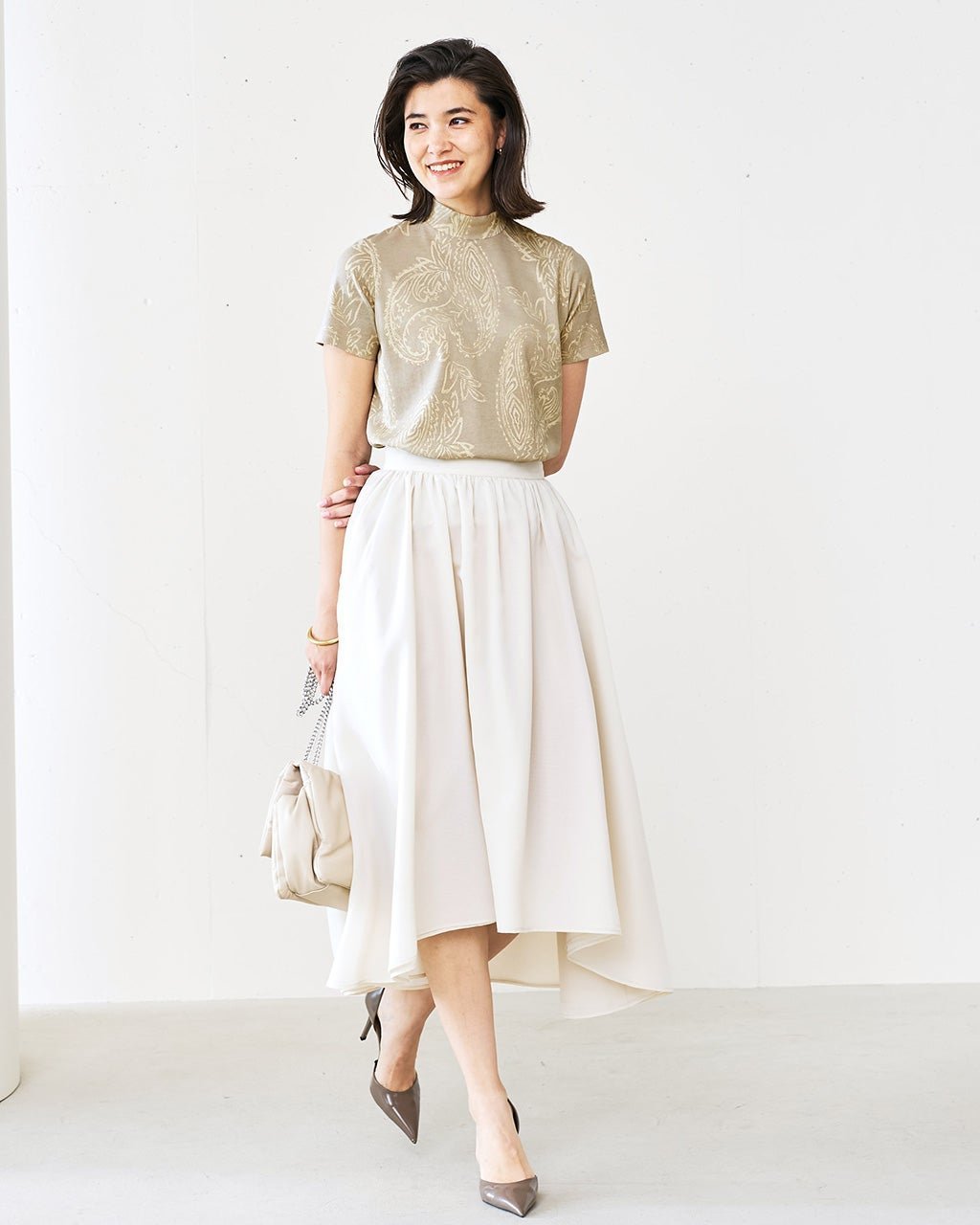 【ドゥクラッセ/DoCLASSE】のコットン混・ハイネックT インテリア・キッズ・メンズ・レディースファッション・服の通販 founy(ファニー) 　ファッション　Fashion　レディースファッション　Fashion for Women　トップス・カットソー　Cut & Sew Tops　シャツ・ブラウス・オフィスカジュアル　Elegant Blouses & Button-Ups　ロングTシャツ・Tシャツ　Longline T-Shirts & Tees　カットソー・ベーシックTシャツ　Cut-and-Sewn Tops / Stretch Tees & Basics　カットソー　Cut and Sewn Top　ハイネック　High Neck, Mock Neck　プリント　Print, Printed Pattern　ペイズリー　Paisley, Ethnic Pattern　モダン　Modern, Contemporary　夏　Summer　ライトトープ|ID: prp329100003989139 ipo3291000000034378302