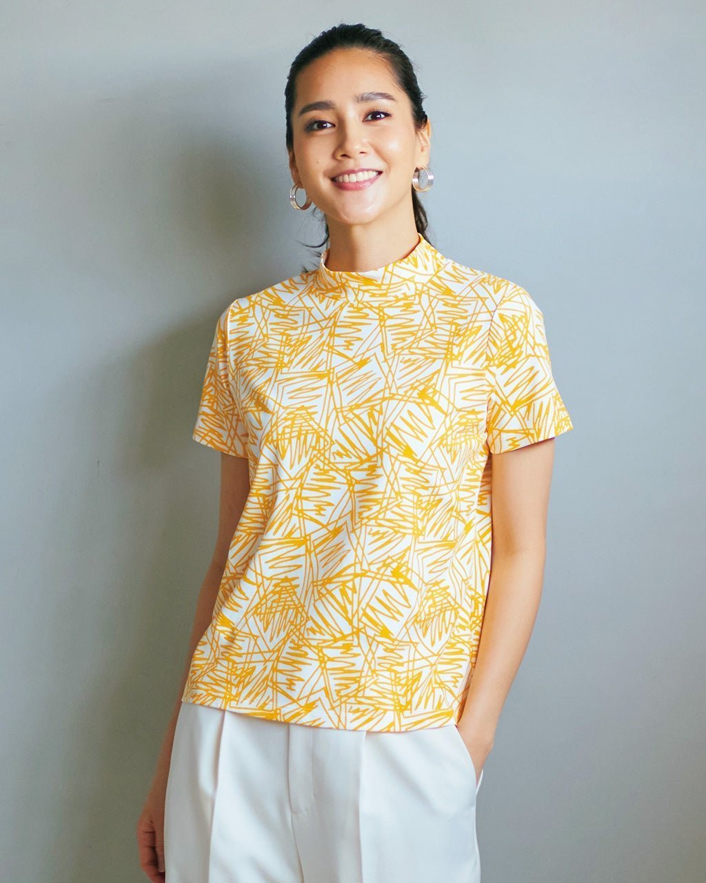 【ドゥクラッセ/DoCLASSE】のコットン混・ハイネックT インテリア・キッズ・メンズ・レディースファッション・服の通販 founy(ファニー) 　ファッション　Fashion　レディースファッション　Fashion for Women　トップス・カットソー　Cut & Sew Tops　シャツ・ブラウス・オフィスカジュアル　Elegant Blouses & Button-Ups　ロングTシャツ・Tシャツ　Longline T-Shirts & Tees　カットソー・ベーシックTシャツ　Cut-and-Sewn Tops / Stretch Tees & Basics　カットソー　Cut and Sewn Top　ハイネック　High Neck, Mock Neck　プリント　Print, Printed Pattern　ペイズリー　Paisley, Ethnic Pattern　モダン　Modern, Contemporary　夏　Summer　イエロー|ID: prp329100003989139 ipo3291000000034378305