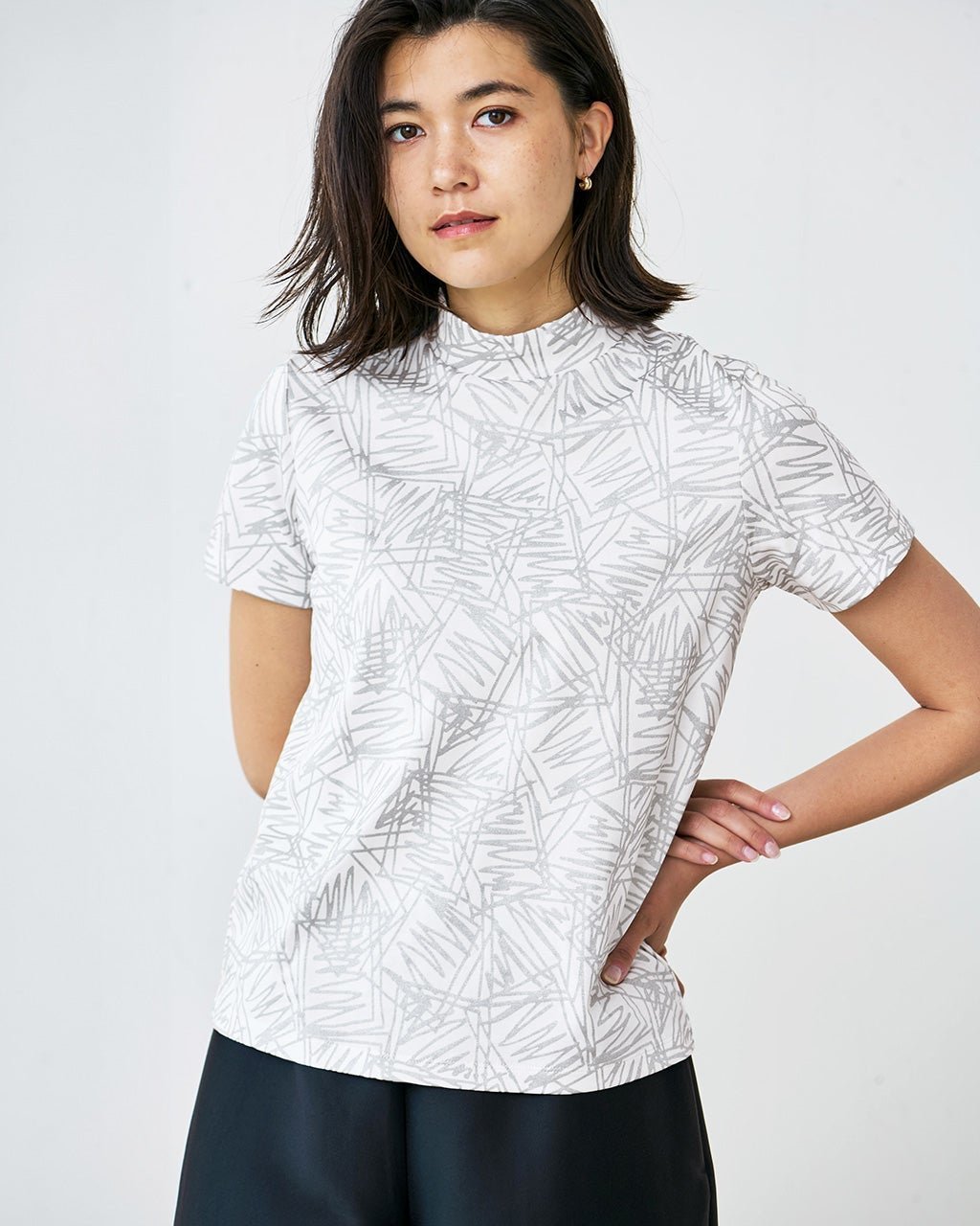 【ドゥクラッセ/DoCLASSE】のコットン混・ハイネックT インテリア・キッズ・メンズ・レディースファッション・服の通販 founy(ファニー) 　ファッション　Fashion　レディースファッション　Fashion for Women　トップス・カットソー　Cut & Sew Tops　シャツ・ブラウス・オフィスカジュアル　Elegant Blouses & Button-Ups　ロングTシャツ・Tシャツ　Longline T-Shirts & Tees　カットソー・ベーシックTシャツ　Cut-and-Sewn Tops / Stretch Tees & Basics　カットソー　Cut and Sewn Top　ハイネック　High Neck, Mock Neck　プリント　Print, Printed Pattern　ペイズリー　Paisley, Ethnic Pattern　モダン　Modern, Contemporary　夏　Summer　シルバー&times;ホワイト|ID: prp329100003989139 ipo3291000000034378306