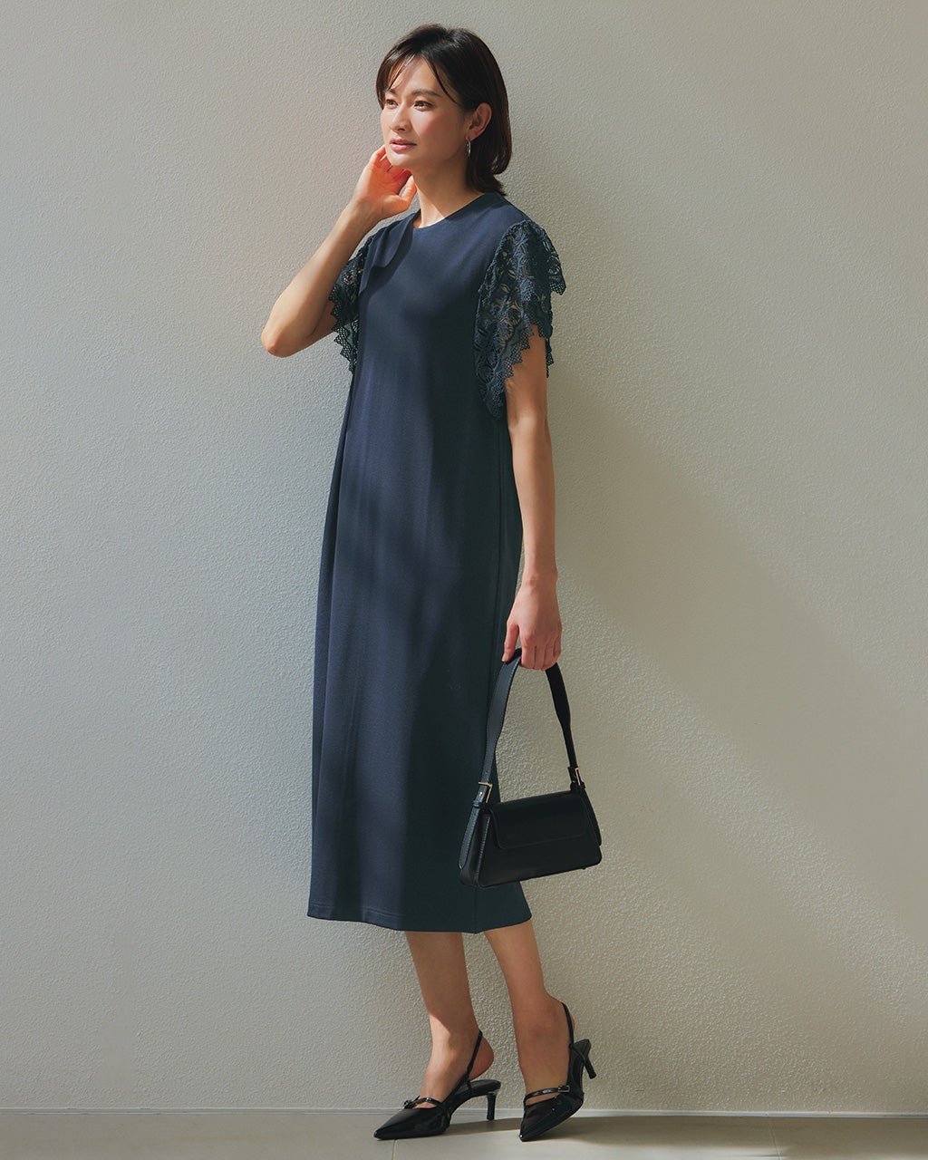 【ドゥクラッセ/DoCLASSE】の強撚ポンチ・袖レースワンピース インテリア・キッズ・メンズ・レディースファッション・服の通販 founy(ファニー) 　ファッション　Fashion　レディースファッション　Fashion for Women　ワンピース　Dresses　なめらか　Smooth, Silky Texture　エレガント 上品　Elegant　レース　Lace, Lace Fabric　ミッドナイトブルー|ID: prp329100003989164 ipo3291000000033870291