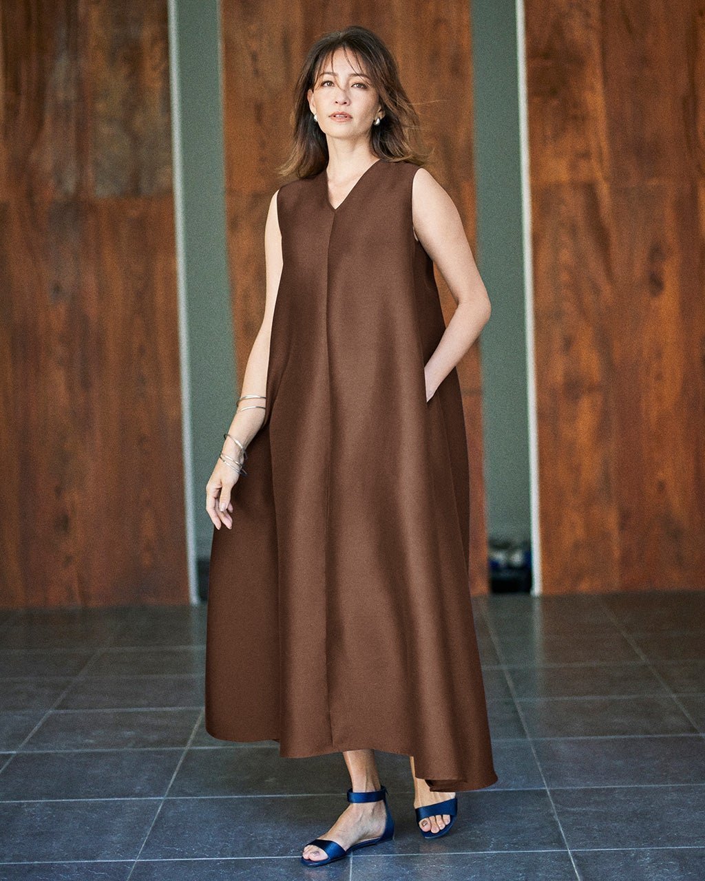 【ドゥクラッセ/DoCLASSE】のシルキーダブルクロス・テントラインワンピース インテリア・キッズ・メンズ・レディースファッション・服の通販 founy(ファニー) 　ファッション　Fashion　レディースファッション　Fashion for Women　ワンピース　Dresses　カッティング　Cutting Detail　コンパクト　Compact, Small Size　夏　Summer　ブラウン|ID: prp329100003989184 ipo3291000000033063831