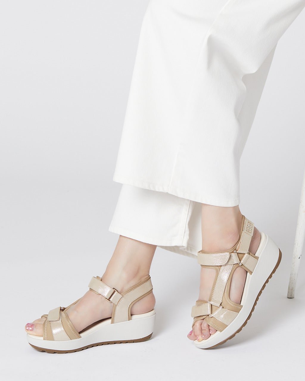 【フィットフィット/fitfit】の厚底3ベルトサンダル インテリア・キッズ・メンズ・レディースファッション・服の通販 founy(ファニー) 　ファッション　Fashion　レディースファッション　Fashion for Women　ベルト&ウエストマーク　Belts & Waist Accessories　コンパクト　Compact, Small Size　サンダル　Sandals, Summer Shoes　ストーン　Stone, Gem-Like　スポーティ　Sporty, Casual Athletic　パターン　Pattern, Design Print　フィット　Fit, Slim Fit　フェミニン　Feminine, Girly　ラバー　Rubber, Rubber Sole　エレガント 上品　Elegant　厚底　Platform Shoes　シャンパン|ID: prp329100003996613 ipo3291000000035184755