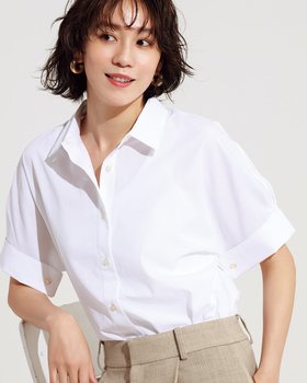 【ドゥクラッセ/DoCLASSE】 高密度コットン・ビジューボタンブラウス人気、トレンドファッション・服の通販 founy(ファニー) ファッション Fashion レディースファッション Fashion for Women トップス・カットソー Cut & Sew Tops シャツ・ブラウス・オフィスカジュアル Elegant Blouses & Button-Ups カフス Cuff Design スリーブ Sleeve, Long Sleeve / Short Sleeve リュクス Luxury, Elegant, High-End, Chic 半袖 Short Sleeve, Half Sleeve 夏 Summer |ID:prp329100004047754
