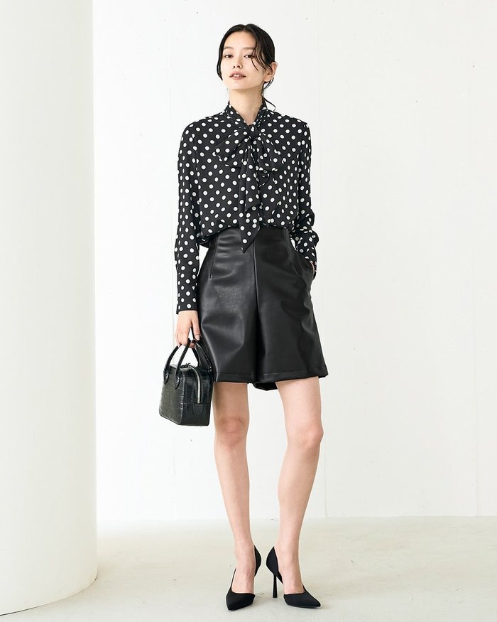 【ドゥクラッセ/DoCLASSE】のエコレザー・ショートパンツ インテリア・キッズ・メンズ・レディースファッション・服の通販 founy(ファニー) https://founy.com/ ファッション Fashion レディースファッション Fashion for Women パンツ Pants & Trousers ショートパンツ・ハーフパンツ High-Waisted & Relaxed Shorts ショート Short, Short Length ジャケット Jacket, Outerwear フロント Front, Front Design ロング Long, Long-Length A/W・秋冬 Autumn/Winter |ID: prp329100004131903 ipo3291000000034725408