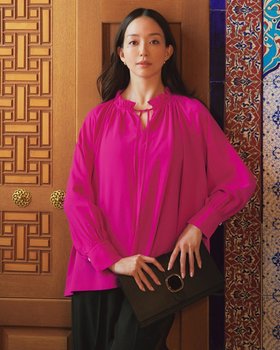 【ドゥクラッセ/DoCLASSE】 アセテートツイル・ギャザーフリルブラウス人気、トレンドファッション・服の通販 founy(ファニー) ファッション Fashion レディースファッション Fashion for Women トップス・カットソー Cut & Sew Tops シャツ・ブラウス・オフィスカジュアル Elegant Blouses & Button-Ups シルキー Silky, Smooth Texture フリル Frill, Ruffle ワッシャー Washer, Crinkled Finish |ID:prp329100004134598