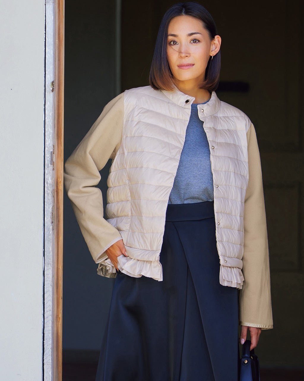 【ドゥクラッセ/DoCLASSE】の異素材コンビ・AIRダウンフリルジャケット インテリア・キッズ・メンズ・レディースファッション・服の通販 founy(ファニー) ファッション Fashion レディースファッション Fashion for Women アウター Coat / Outerwear Collection コート・ロングコート・ピーコート Long Coats, Peacoats & More レディースジャケット・軽アウター Jackets おすすめ Recommended / Our Picks コンビ Combo, Combination Style シンプル Simple, Minimal ジャケット Jacket, Outerwear スウェット / スエット Sweatshirt, Sweatwear ダウン Down, Puffer フェミニン Feminine, Girly フリル Frill, Ruffle リアル Real, Realistic 人気 Popular, Best Seller ストーン|ID: prp329100004168639 ipo3291000000034943053