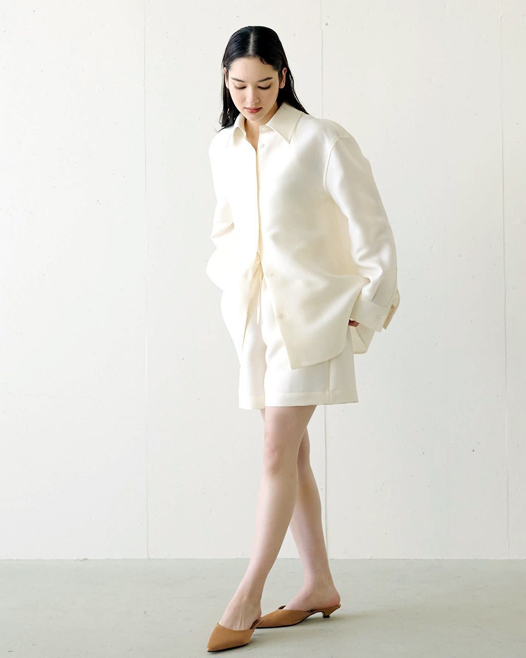 【ドゥクラッセ/DoCLASSE】のオクタダブルクロス・ショートパンツ 人気、トレンドファッション・服の通販 founy(ファニー) 　ファッション　Fashion　レディースファッション　Fashion for Women　パンツ　Pants & Trousers　ショートパンツ・ハーフパンツ　High-Waisted & Relaxed Shorts　新作・新入荷　New Arrivals / New In　おすすめ　Recommended / Our Picks　ショート　Short, Short Length　シルク　Silk, 100% Silk　スマート　Smart, Elegant　チュニック　Tunic, Long Top　フォルム　Silhouette, Form　モダン　Modern, Contemporary　ロング　Long, Long-Length　 other-1|ID: prp329100004210609 ipo3291000000032636769