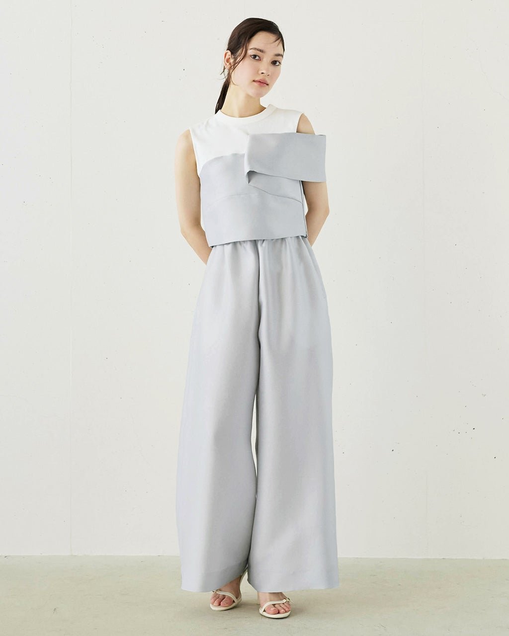 【ドゥクラッセ/DoCLASSE】のオクタダブルクロス・ギャザーパンツ 人気、トレンドファッション・服の通販 founy(ファニー) 　ファッション　Fashion　レディースファッション　Fashion for Women　パンツ　Pants & Trousers　新作・新入荷　New Arrivals / New In　エレガント 上品　Elegant　カッティング　Cutting Detail　シルク　Silk, 100% Silk　フォルム　Silhouette, Form　リラックス　Relax, Relaxed Fit　 other-1|ID: prp329100004210612 ipo3291000000032636784