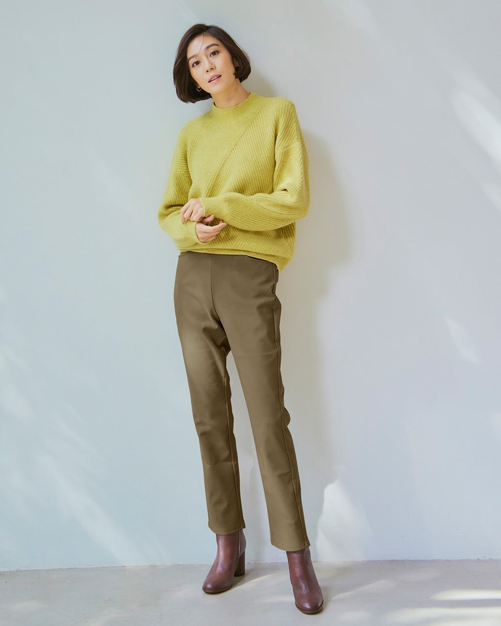 【ドゥクラッセ/DoCLASSE】の遠赤スマートヒート・ストレートパンツ63㎝ 人気、トレンドファッション・服の通販 founy(ファニー) ファッション Fashion レディースファッション Fashion for Women パンツ Pants & Trousers ストレッチ Stretch, Stretchy Fabric ストレート Straight, Straight Cut スニーカー Sneakers, Trainers ツイル Twist, Twisted Detail ピーチ Peach, Soft Touch ボンディング Bonding, Bonded Fabric ミックス Mix, Mixed Style エレガント 上品 Elegant other-1|ID: prp329100004249626 ipo3291000000034485522