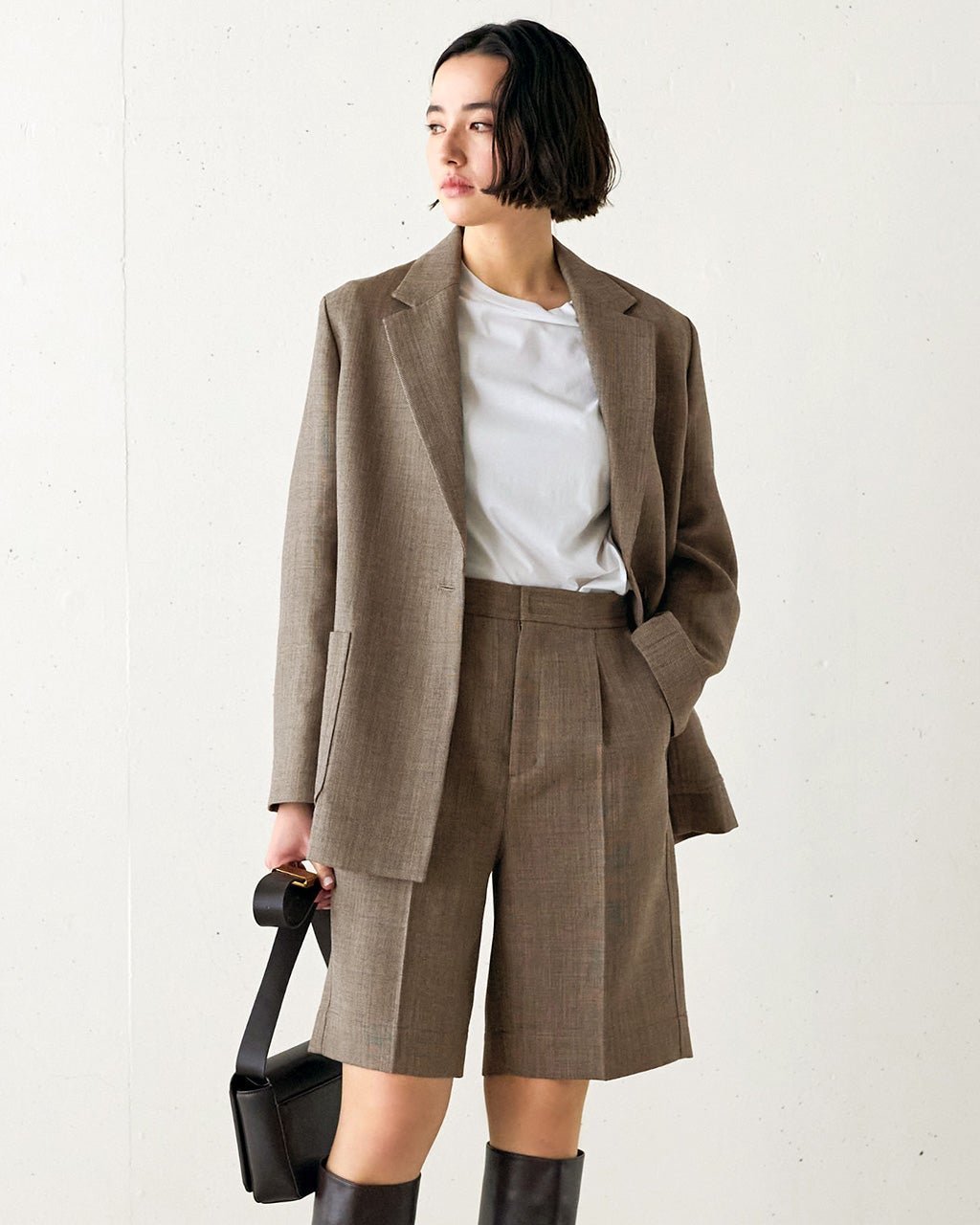 【ドゥクラッセ/DoCLASSE】の尾州リバー・ルーズフィットハーフパンツ 人気、トレンドファッション・服の通販 founy(ファニー) 　ファッション　Fashion　レディースファッション　Fashion for Women　パンツ　Pants & Trousers　ショートパンツ・ハーフパンツ　High-Waisted & Relaxed Shorts　新作・新入荷　New Arrivals / New In　ジャケット　Jacket, Outerwear　センター　Center, Center Line　ハーフ　Half, Half-Length　フロント　Front, Front Design　ブルゾン　Blouson, Bomber Jacket　ルーズ　Loose, Oversized　エレガント 上品　Elegant　 other-1|ID: prp329100004310258 ipo3291000000032636568
