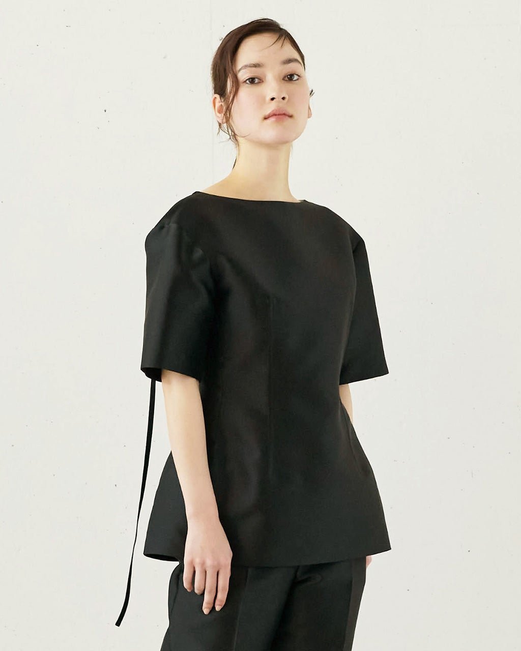 【ドゥクラッセ/DoCLASSE】のイタリアンタフタ・ダーツブラウス 人気、トレンドファッション・服の通販 founy(ファニー) 　ファッション　Fashion　レディースファッション　Fashion for Women　トップス・カットソー　Cut & Sew Tops　シャツ・ブラウス・オフィスカジュアル　Elegant Blouses & Button-Ups　新作・新入荷　New Arrivals / New In　おすすめ　Recommended / Our Picks　イタリア　Italy　エレガント 上品　Elegant　シェイプ　Shape, Slim Fit　ショート　Short, Short Length　シルク　Silk, 100% Silk　セットアップ　Set-Up, Coordinated Outfit　センター　Center, Center Line　タフタ　Taffeta, Structured Fabric　フォルム　Silhouette, Form　リボン　Ribbon, Bow　 other-1|ID: prp329100004310285 ipo3291000000032636588