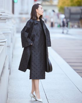 【ドゥクラッセ/DoCLASSE】のリボン柄サテン・サックワンピース 人気、トレンドファッション・服の通販 founy(ファニー) ファッション Fashion レディースファッション WOMEN ワンピース Dress サテン Satin ジャカード Jacquard バランス Balance フォルム Form モチーフ Motif リボン Ribbon |ID:prp329100004350861