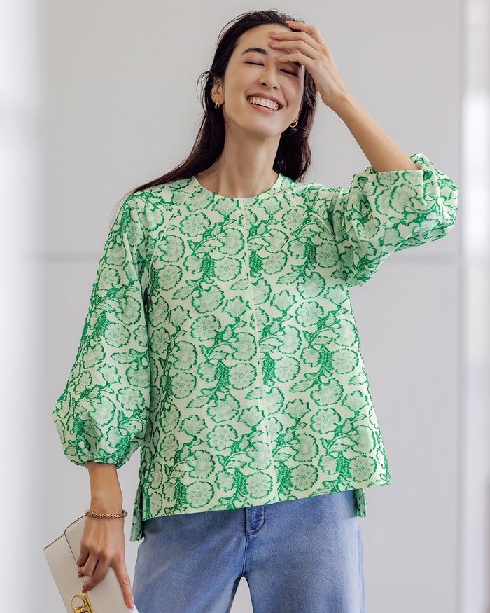 【ドゥクラッセ/DoCLASSE】のボタニカルジャカード・フレアブラウス インテリア・キッズ・メンズ・レディースファッション・服の通販 founy(ファニー) https://founy.com/ ファッション Fashion レディースファッション Fashion for Women トップス・カットソー Cut & Sew Tops シャツ・ブラウス・オフィスカジュアル Elegant Blouses & Button-Ups ジャカード／ジャガード Jacquard, Woven Pattern デニム Denim, Jeans Material パイピング Piping, Trim Design フォルム Silhouette, Form フレア Flare, Flared エレガント 上品 Elegant |ID: prp329100004363399 ipo3291000000036009832