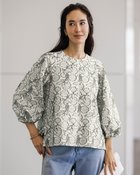 【ドゥクラッセ/DoCLASSE】のボタニカルジャカード・フレアブラウス ブラックパターン|ID: prp329100004363399 ipo3291000000036009837