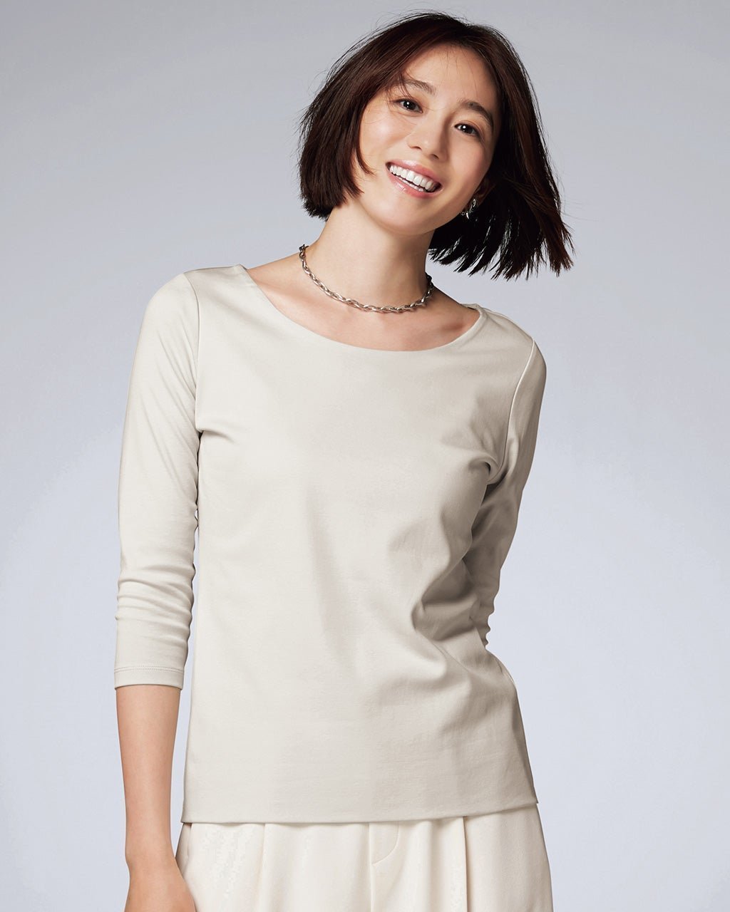 【ドゥクラッセ/DoCLASSE】のジュエルネック/7分袖・ドゥクラッセTシャツ インテリア・キッズ・メンズ・レディースファッション・服の通販 founy(ファニー) 　ファッション　Fashion　レディースファッション　Fashion for Women　トップス・カットソー　Cut & Sew Tops　シャツ・ブラウス・オフィスカジュアル　Elegant Blouses & Button-Ups　ロングTシャツ・Tシャツ　Longline T-Shirts & Tees　カットソー・ベーシックTシャツ　Cut-and-Sewn Tops / Stretch Tees & Basics　インナー　Innerwear　カットソー　Cut and Sewn Top　シンプル　Simple, Minimal　ジャケット　Jacket, Outerwear　ジュエル　Jewel, Gemstone　雑誌　Magazine, Fashion Magazine　デニム　Denim, Jeans Material　定番　Standard, Basic Item　なめらか　Smooth, Silky Texture　人気　Popular, Best Seller　パール　Pearl, Pearl Accent　ベーシック　Basic, Essential　半袖　Short Sleeve, Half Sleeve　おすすめ　Recommended / Our Picks　ビジネス 仕事 通勤　Business / Work / Commuting　ライトグレー|ID: prp329100004373128 ipo3291000000030560929