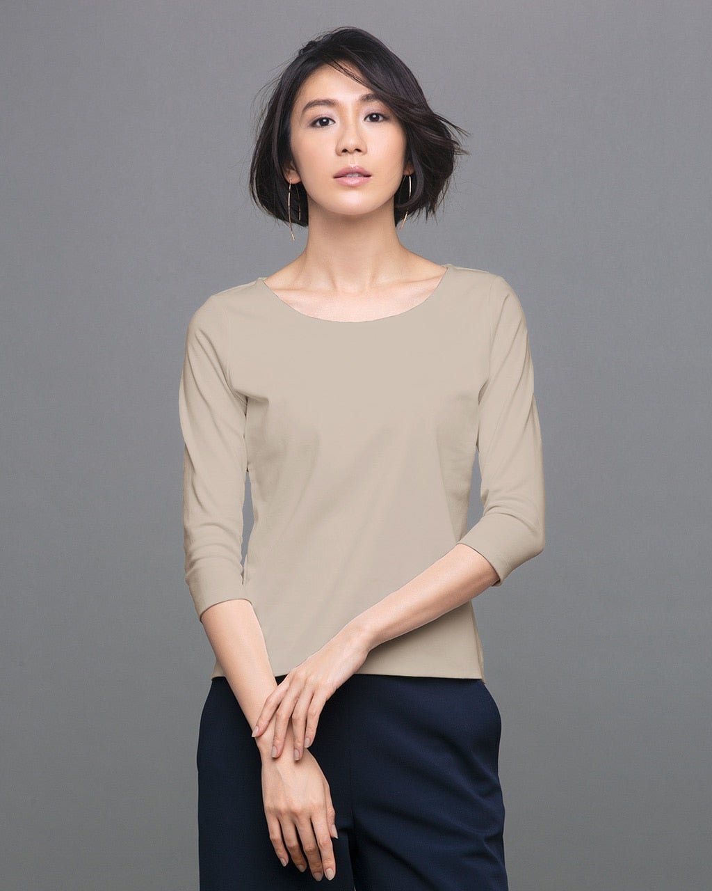 【ドゥクラッセ/DoCLASSE】のジュエルネック/7分袖・ドゥクラッセTシャツ インテリア・キッズ・メンズ・レディースファッション・服の通販 founy(ファニー) 　ファッション　Fashion　レディースファッション　Fashion for Women　トップス・カットソー　Cut & Sew Tops　シャツ・ブラウス・オフィスカジュアル　Elegant Blouses & Button-Ups　ロングTシャツ・Tシャツ　Longline T-Shirts & Tees　カットソー・ベーシックTシャツ　Cut-and-Sewn Tops / Stretch Tees & Basics　インナー　Innerwear　カットソー　Cut and Sewn Top　シンプル　Simple, Minimal　ジャケット　Jacket, Outerwear　ジュエル　Jewel, Gemstone　雑誌　Magazine, Fashion Magazine　デニム　Denim, Jeans Material　定番　Standard, Basic Item　なめらか　Smooth, Silky Texture　人気　Popular, Best Seller　パール　Pearl, Pearl Accent　ベーシック　Basic, Essential　半袖　Short Sleeve, Half Sleeve　おすすめ　Recommended / Our Picks　ビジネス 仕事 通勤　Business / Work / Commuting　グレーベージュ|ID: prp329100004373128 ipo3291000000030560932