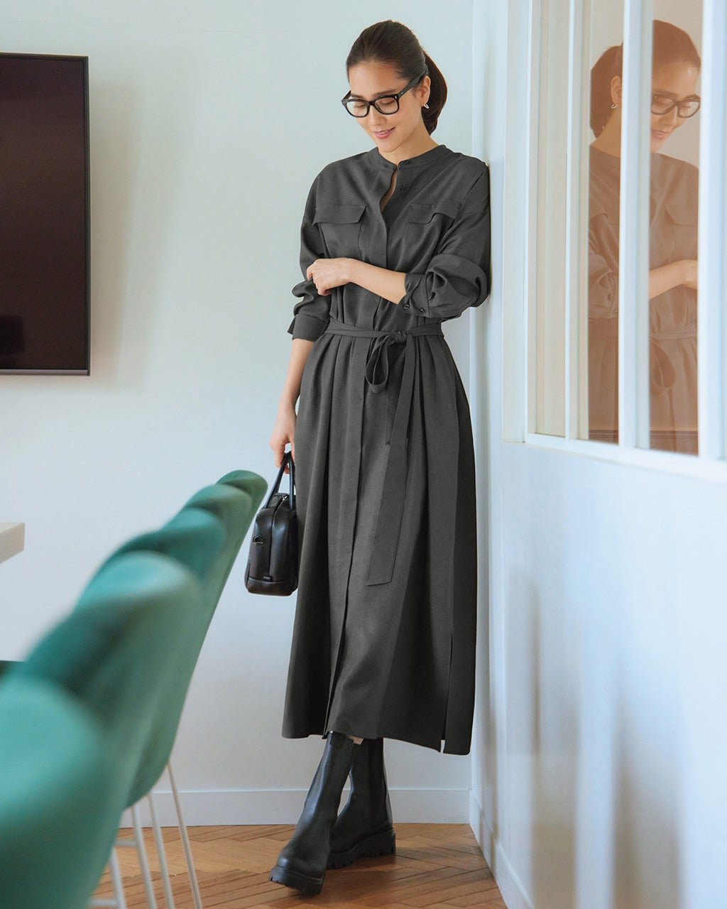 【ドゥクラッセ/DoCLASSE】のサキソニー・バンドカラーシャツワンピース インテリア・キッズ・メンズ・レディースファッション・服の通販 founy(ファニー) 　ファッション　Fashion　レディースファッション　Fashion for Women　ワンピース　Dresses　シャツワンピース / 1枚で着映えコーデ　Shirt Dresses　アウトレット　Outlet / Clearance　とろみ　Fluid, Flowy Fabric　インナー　Innerwear　シェイプ　Shape, Slim Fit　シンプル　Simple, Minimal　タートル　Turtleneck, Turtle Collar　人気　Popular, Best Seller　チャコール|ID: prp329100004389391 ipo3291000000036009853