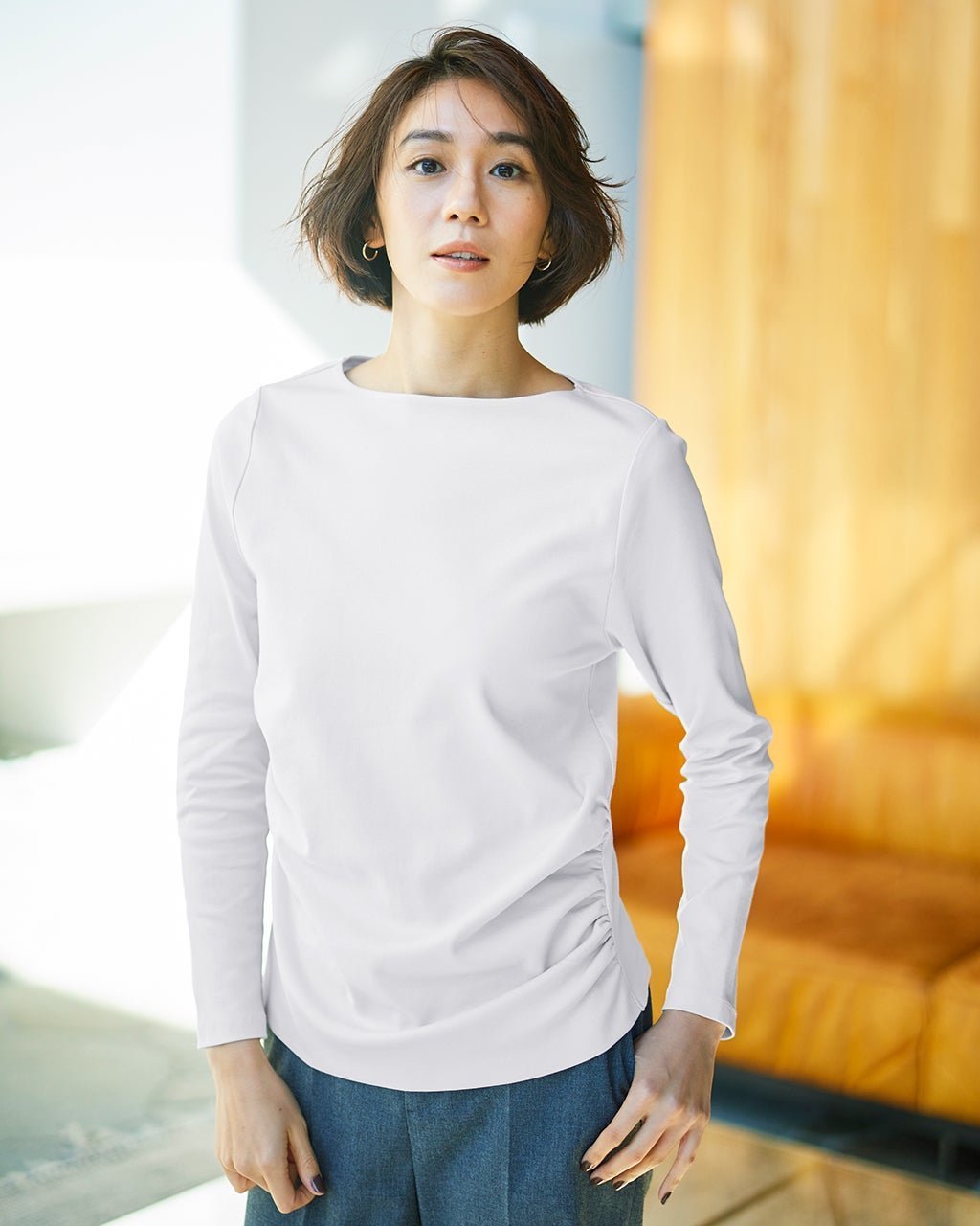 【ドゥクラッセ/DoCLASSE】のサイドギャザーデザイン/長袖・ドゥクラッセTシャツ インテリア・キッズ・メンズ・レディースファッション・服の通販 founy(ファニー) 　ファッション　Fashion　レディースファッション　Fashion for Women　トップス・カットソー　Cut & Sew Tops　シャツ・ブラウス・オフィスカジュアル　Elegant Blouses & Button-Ups　ロングTシャツ・Tシャツ　Longline T-Shirts & Tees　カットソー・ベーシックTシャツ　Cut-and-Sewn Tops / Stretch Tees & Basics　インナー　Innerwear　カットソー　Cut and Sewn Top　ギャザー　Gathered, Ruffled　シンプル　Simple, Minimal　ジャケット　Jacket, Outerwear　ダブル　Double, Double-Breasted　デニム　Denim, Jeans Material　定番　Standard, Basic Item　なめらか　Smooth, Silky Texture　長袖　Long Sleeve, Full Sleeve　パール　Pearl, Pearl Accent　フロント　Front, Front Design　ベーシック　Basic, Essential　半袖　Short Sleeve, Half Sleeve　おすすめ　Recommended / Our Picks　エレガント 上品　Elegant　ビジネス 仕事 通勤　Business / Work / Commuting　ホワイト|ID: prp329100004392230 ipo3291000000030709359