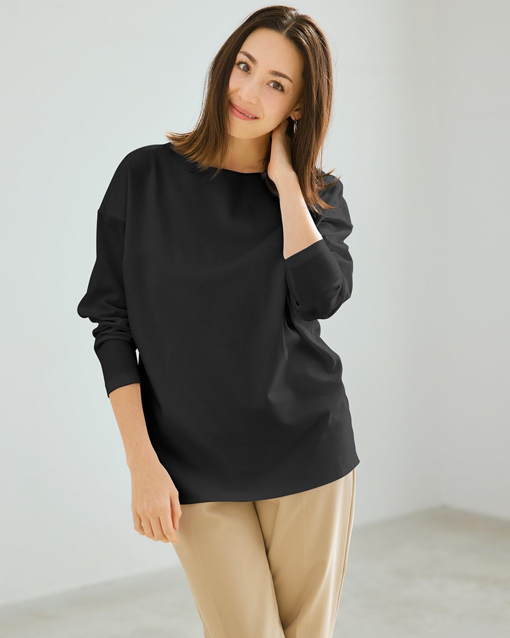 【ドゥクラッセ/DoCLASSE】のリラックスフォルム/長袖・ドゥクラッセTシャツ インテリア・キッズ・メンズ・レディースファッション・服の通販 founy(ファニー) 　ファッション　Fashion　レディースファッション　Fashion for Women　トップス・カットソー　Cut & Sew Tops　シャツ・ブラウス・オフィスカジュアル　Elegant Blouses & Button-Ups　ロングTシャツ・Tシャツ　Longline T-Shirts & Tees　カットソー・ベーシックTシャツ　Cut-and-Sewn Tops / Stretch Tees & Basics　インナー　Innerwear　カットソー　Cut and Sewn Top　シンプル　Simple, Minimal　ジャケット　Jacket, Outerwear　ダブル　Double, Double-Breasted　デニム　Denim, Jeans Material　定番　Standard, Basic Item　なめらか　Smooth, Silky Texture　人気　Popular, Best Seller　長袖　Long Sleeve, Full Sleeve　パール　Pearl, Pearl Accent　フォルム　Silhouette, Form　フロント　Front, Front Design　ベーシック　Basic, Essential　半袖　Short Sleeve, Half Sleeve　リラックス　Relax, Relaxed Fit　おすすめ　Recommended / Our Picks　エレガント 上品　Elegant　ビジネス 仕事 通勤　Business / Work / Commuting　ブラック|ID: prp329100004392256 ipo3291000000030709542