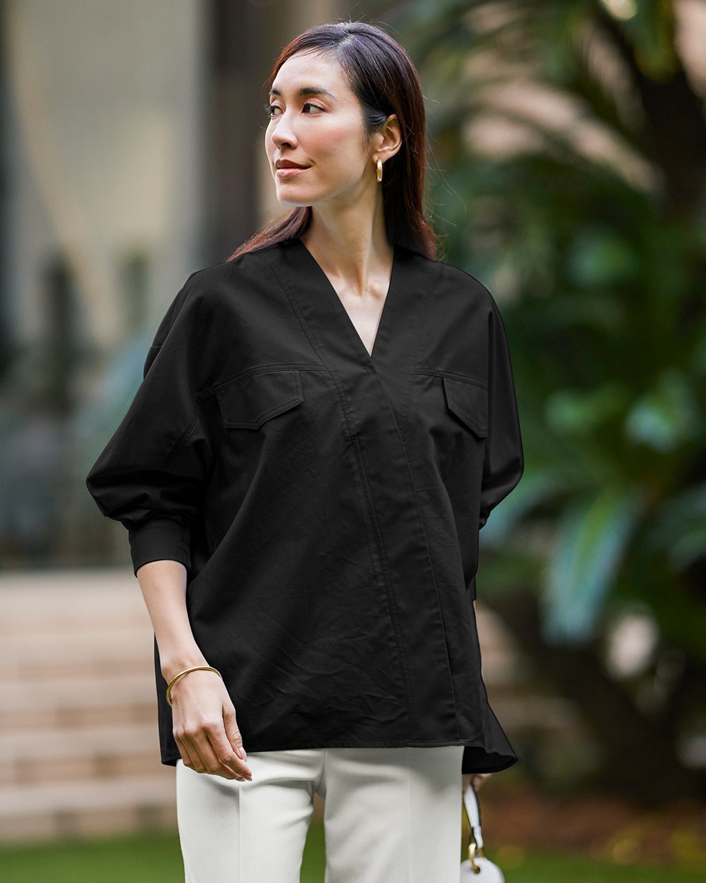 【ドゥクラッセ/DoCLASSE】の高密度コットン・オーバーブラウス インテリア・キッズ・メンズ・レディースファッション・服の通販 founy(ファニー) 　ファッション　Fashion　レディースファッション　Fashion for Women　トップス・カットソー　Cut & Sew Tops　シャツ・ブラウス・オフィスカジュアル　Elegant Blouses & Button-Ups　タイプライター　Typewriter Fabric, Crisp Cotton　フラップ　Flap, Flap Pocket　ブラック|ID: prp329100004392317 ipo3291000000030709930