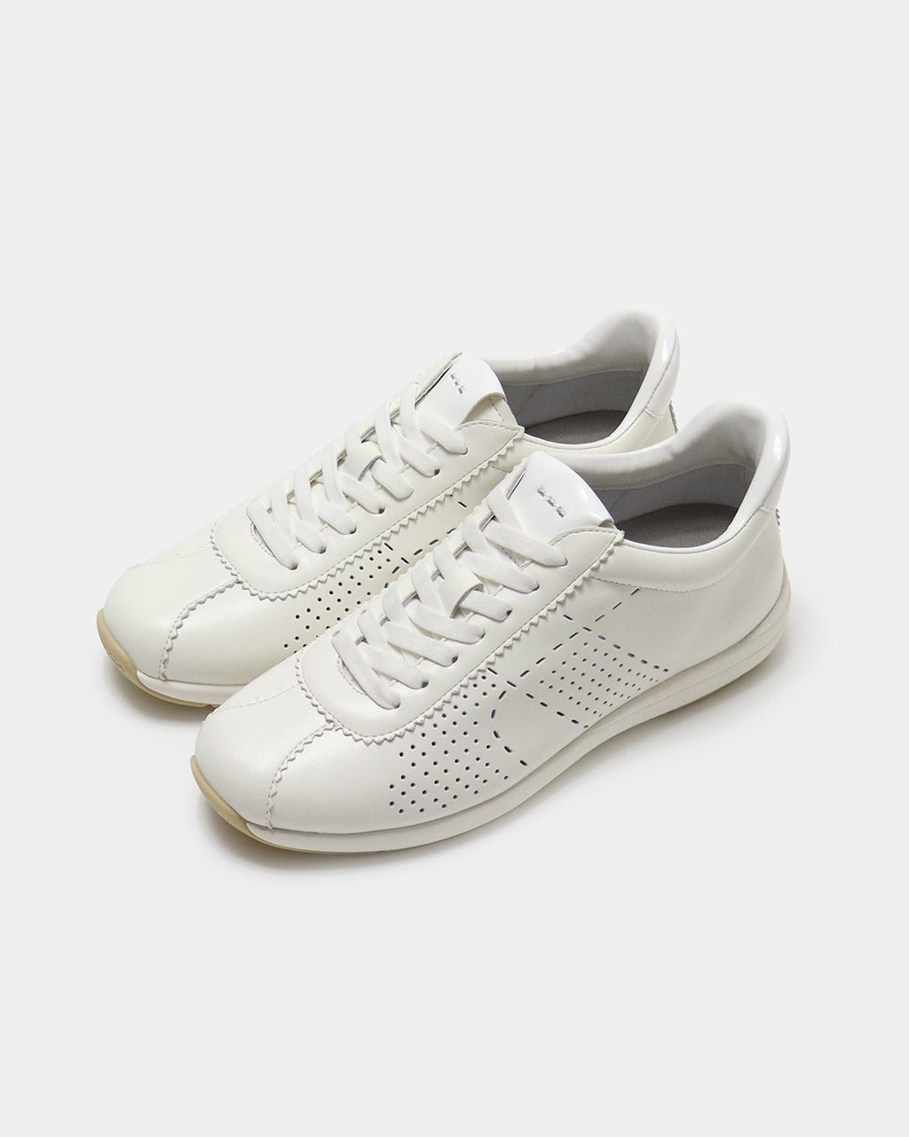 【フィットフィット/fitfit】のソフトフラットスニーカー インテリア・キッズ・メンズ・レディースファッション・服の通販 founy(ファニー) 　ファッション　Fashion　レディースファッション　Fashion for Women　インソール　Shoe Insole　クッション　Cushion, Throw Pillow　ストレッチ　Stretch, Stretchy Fabric　スニーカー　Sneakers, Trainers　フィット　Fit, Slim Fit　フラット　Flat, Flat Shoes　ラウンド　Round, Round Neck　ラバー　Rubber, Rubber Sole　リラックス　Relax, Relaxed Fit　レース　Lace, Lace Fabric　ホワイト|ID: prp329100004394041 ipo3291000000033669916