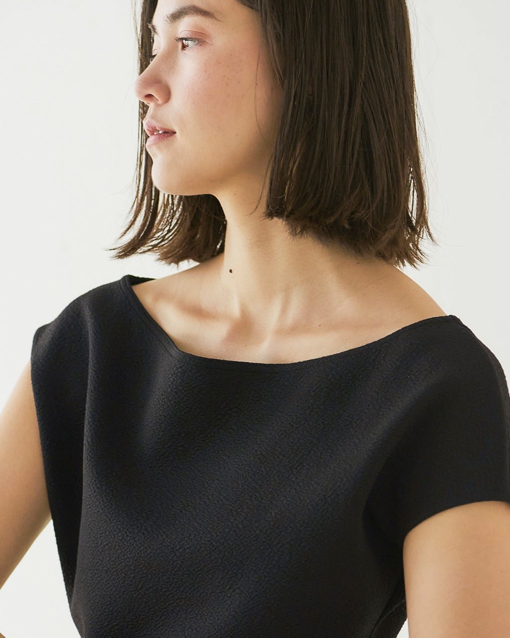 【ドゥクラッセ/DoCLASSE】の尾州ジャージー・アシメショルダートップス 人気、トレンドファッション・服の通販 founy(ファニー) 　ファッション　Fashion　レディースファッション　Fashion for Women　トップス・カットソー　Cut & Sew Tops　新作・新入荷　New Arrivals / New In　シェイプ　Shape, Slim Fit　ショルダー　Shoulder, Shoulder Strap　スマート　Smart, Elegant　セットアップ　Set-Up, Coordinated Outfit　フィット　Fit, Slim Fit　フェミニン　Feminine, Girly　フォーマル　Formal, Dressy　ラグジュアリー　Luxury, Elegant　 other-1|ID: prp329100004424351 ipo3291000000030894383