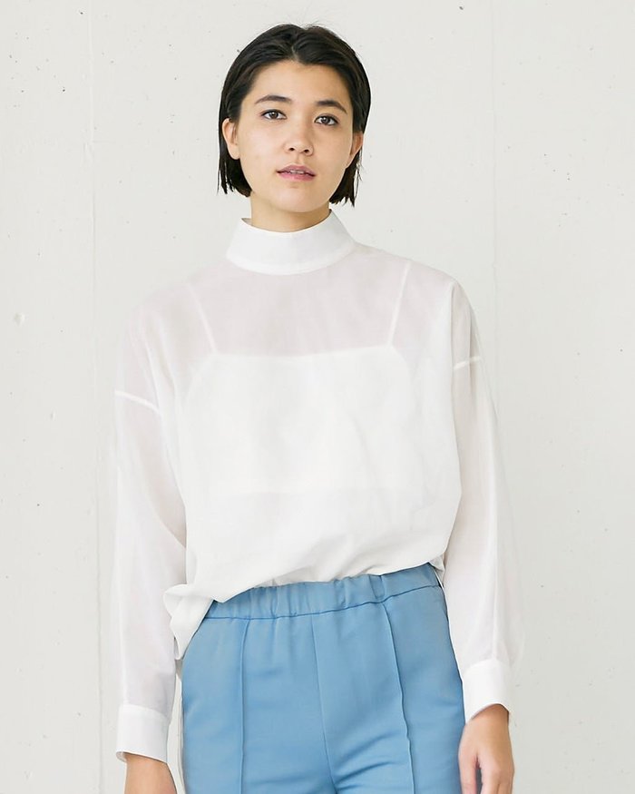 【ドゥクラッセ/DoCLASSE】のコットンオーガンジー・スタンドカラーブラウス インテリア・キッズ・メンズ・レディースファッション・服の通販 founy(ファニー) https://founy.com/ ファッション Fashion レディースファッション Fashion for Women トップス・カットソー Cut & Sew Tops シャツ・ブラウス・オフィスカジュアル Elegant Blouses & Button-Ups オーガンジー Organza Fabric ギャザー Gathered, Ruffled シンプル Simple, Minimal ジャケット Jacket, Outerwear スリーブ Sleeve, Long Sleeve / Short Sleeve ハイネック High Neck, Mock Neck |ID: prp329100004424372 ipo3291000000034283218