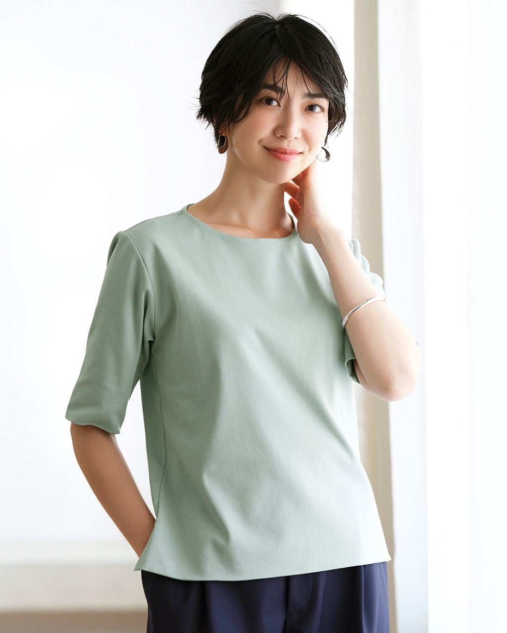 【ドゥクラッセ/DoCLASSE】のコンパクトフォルム/5分袖・ドゥクラッセTシャツ インテリア・キッズ・メンズ・レディースファッション・服の通販 founy(ファニー) 　ファッション　Fashion　レディースファッション　Fashion for Women　トップス・カットソー　Cut & Sew Tops　シャツ・ブラウス・オフィスカジュアル　Elegant Blouses & Button-Ups　ロングTシャツ・Tシャツ　Longline T-Shirts & Tees　カットソー・ベーシックTシャツ　Cut-and-Sewn Tops / Stretch Tees & Basics　インナー　Innerwear　カットソー　Cut and Sewn Top　コンパクト　Compact, Small Size　シンプル　Simple, Minimal　ジャケット　Jacket, Outerwear　スタイリッシュ　Stylish, Fashionable　ダブル　Double, Double-Breasted　デニム　Denim, Jeans Material　定番　Standard, Basic Item　なめらか　Smooth, Silky Texture　人気　Popular, Best Seller　バランス　Balance, Style Balance　パール　Pearl, Pearl Accent　フォルム　Silhouette, Form　フロント　Front, Front Design　ベーシック　Basic, Essential　半袖　Short Sleeve, Half Sleeve　ワイド　Wide, Wide Fit　おすすめ　Recommended / Our Picks　ビジネス 仕事 通勤　Business / Work / Commuting　ダスティーブルー|ID: prp329100004433340 ipo3291000000033476822
