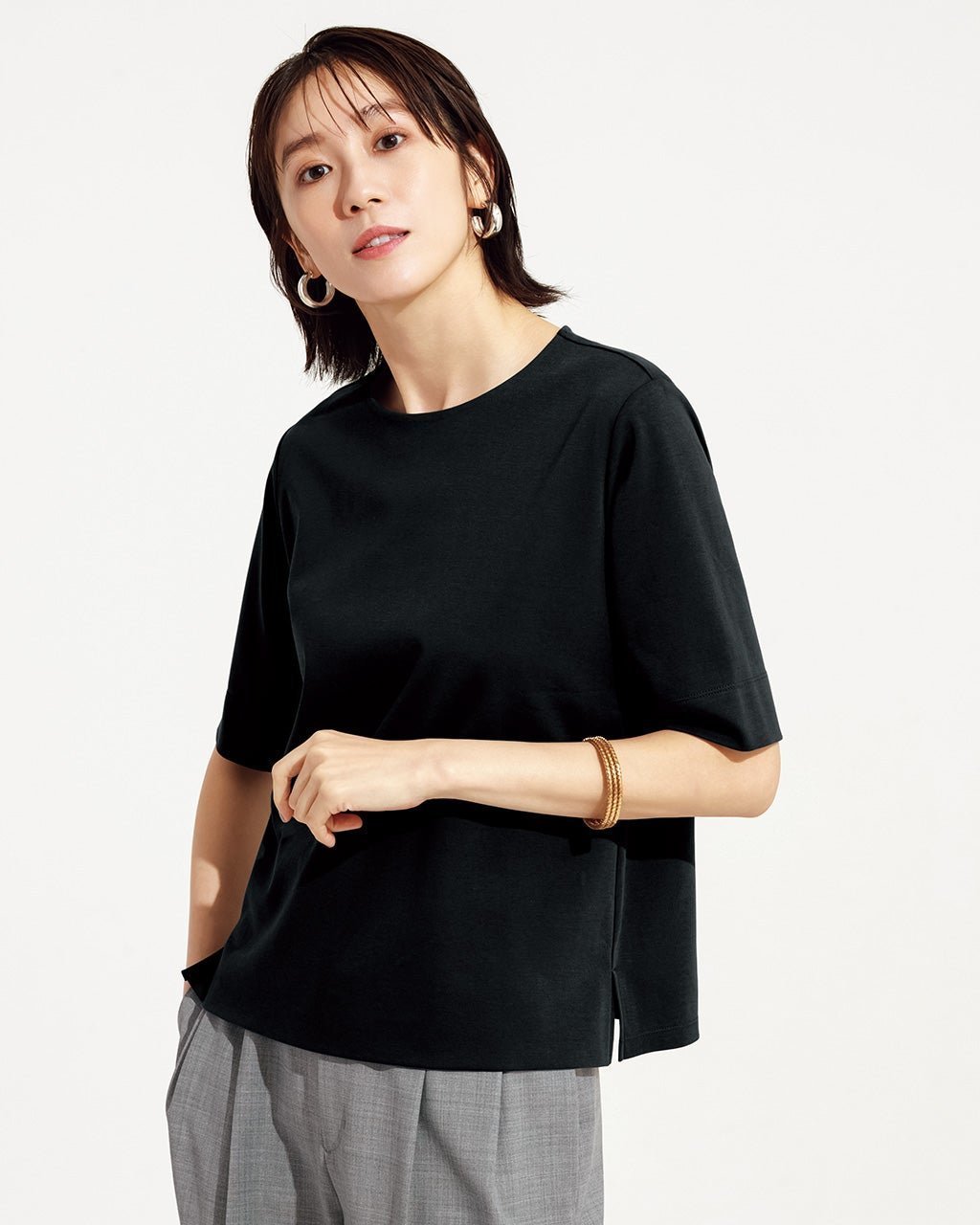 【ドゥクラッセ/DoCLASSE】のコンパクトフォルム/5分袖・ドゥクラッセTシャツ インテリア・キッズ・メンズ・レディースファッション・服の通販 founy(ファニー) 　ファッション　Fashion　レディースファッション　Fashion for Women　トップス・カットソー　Cut & Sew Tops　シャツ・ブラウス・オフィスカジュアル　Elegant Blouses & Button-Ups　ロングTシャツ・Tシャツ　Longline T-Shirts & Tees　カットソー・ベーシックTシャツ　Cut-and-Sewn Tops / Stretch Tees & Basics　インナー　Innerwear　カットソー　Cut and Sewn Top　コンパクト　Compact, Small Size　シンプル　Simple, Minimal　ジャケット　Jacket, Outerwear　スタイリッシュ　Stylish, Fashionable　ダブル　Double, Double-Breasted　デニム　Denim, Jeans Material　定番　Standard, Basic Item　なめらか　Smooth, Silky Texture　バランス　Balance, Style Balance　パール　Pearl, Pearl Accent　フォルム　Silhouette, Form　フロント　Front, Front Design　ベーシック　Basic, Essential　半袖　Short Sleeve, Half Sleeve　ワイド　Wide, Wide Fit　おすすめ　Recommended / Our Picks　ビジネス 仕事 通勤　Business / Work / Commuting　ブラック|ID: prp329100004433340 ipo3291000000036037959