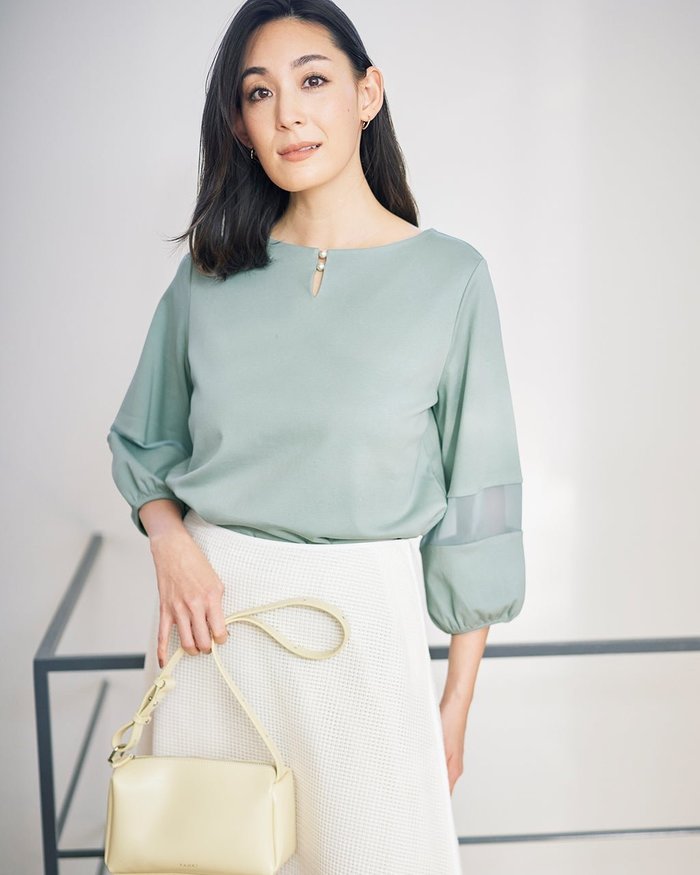 【ドゥクラッセ/DoCLASSE】のパールキーネック/7分袖・ドゥクラッセTシャツ インテリア・キッズ・メンズ・レディースファッション・服の通販 founy(ファニー) https://founy.com/ ファッション Fashion レディースファッション Fashion for Women トップス・カットソー Cut & Sew Tops シャツ・ブラウス・オフィスカジュアル Elegant Blouses & Button-Ups ロングTシャツ・Tシャツ Longline T-Shirts & Tees カットソー・ベーシックTシャツ Cut-and-Sewn Tops / Stretch Tees & Basics インナー Innerwear 春 Spring カットソー Cut and Sewn Top シアー Sheer, See-Through シンプル Simple, Minimal ジャケット Jacket, Outerwear ダブル Double, Double-Breasted デニム Denim, Jeans Material 定番 Standard, Basic Item なめらか Smooth, Silky Texture パール Pearl, Pearl Accent フロント Front, Front Design ベーシック Basic, Essential 半袖 Short Sleeve, Half Sleeve S/S・春夏 SS, Spring/Summer, Warm Season おすすめ Recommended / Our Picks 夏 Summer ビジネス 仕事 通勤 Business / Work / Commuting |ID: prp329100004433357 ipo3291000000031793331