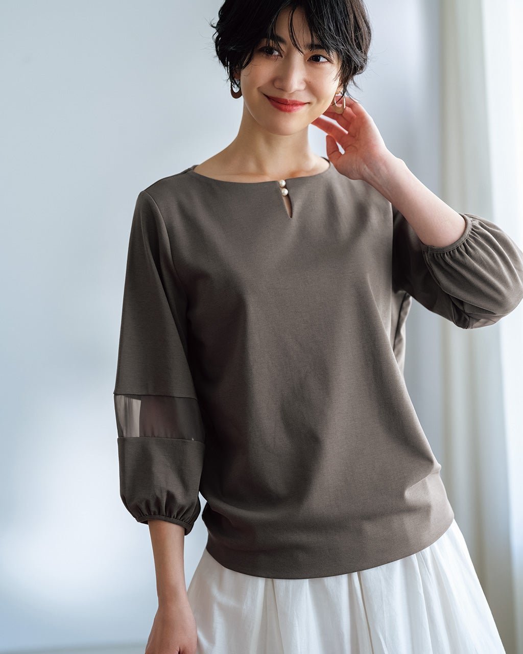 【ドゥクラッセ/DoCLASSE】のパールキーネック/7分袖・ドゥクラッセTシャツ 人気、トレンドファッション・服の通販 founy(ファニー) 　ファッション　Fashion　レディースファッション　Fashion for Women　トップス・カットソー　Cut & Sew Tops　シャツ・ブラウス・オフィスカジュアル　Elegant Blouses & Button-Ups　ロングTシャツ・Tシャツ　Longline T-Shirts & Tees　カットソー・ベーシックTシャツ　Cut-and-Sewn Tops / Stretch Tees & Basics　インナー　Innerwear　春　Spring　カットソー　Cut and Sewn Top　シアー　Sheer, See-Through　シンプル　Simple, Minimal　ジャケット　Jacket, Outerwear　ダブル　Double, Double-Breasted　デニム　Denim, Jeans Material　定番　Standard, Basic Item　なめらか　Smooth, Silky Texture　パール　Pearl, Pearl Accent　フロント　Front, Front Design　ベーシック　Basic, Essential　半袖　Short Sleeve, Half Sleeve　S/S・春夏　SS, Spring/Summer, Warm Season　おすすめ　Recommended / Our Picks　夏　Summer　ビジネス 仕事 通勤　Business / Work / Commuting　 other-1|ID: prp329100004433357 ipo3291000000033476824