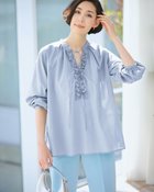 【ドゥクラッセ/DoCLASSE】のコットンローン・フリルキーネックブラウス サックス|ID: prp329100004433426 ipo3291000000036038136