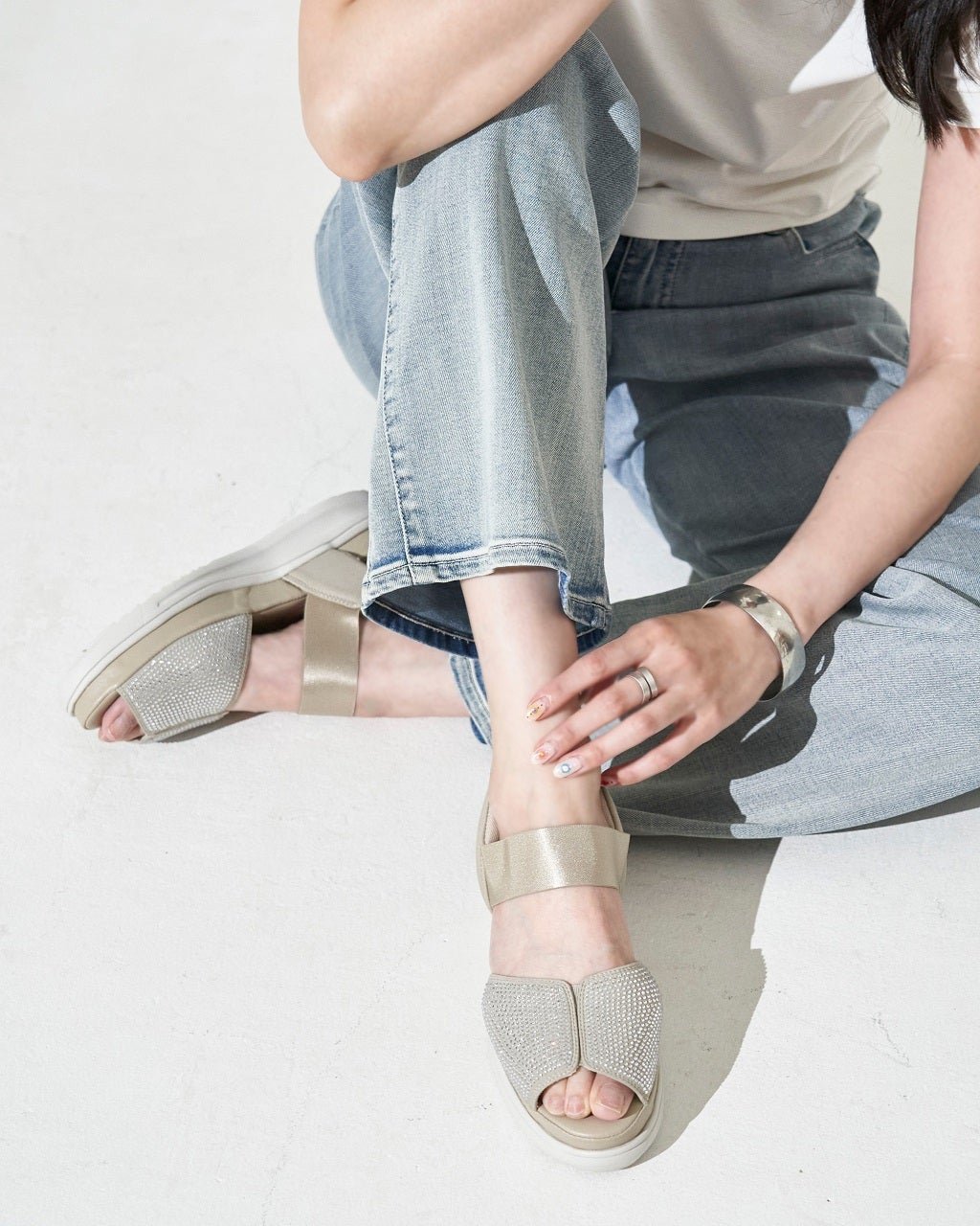 【フィットフィット/fitfit】のハンズフリーパデットLITEサンダル インテリア・キッズ・メンズ・レディースファッション・服の通販 founy(ファニー) 　ファッション　Fashion　レディースファッション　Fashion for Women　インソール　Shoe Insole　キルト　Quilt, Quilted Fabric　クッション　Cushion, Throw Pillow　抗菌　Antibacterial, Bacteria-Resistant　軽量　Lightweight, Ultra Light　サンダル　Sandals, Summer Shoes　ストーン　Stone, Gem-Like　スニーカー　Sneakers, Trainers　人気　Popular, Best Seller　フィット　Fit, Slim Fit　ラメベージュ|ID: prp329100004450902 ipo3291000000036087754