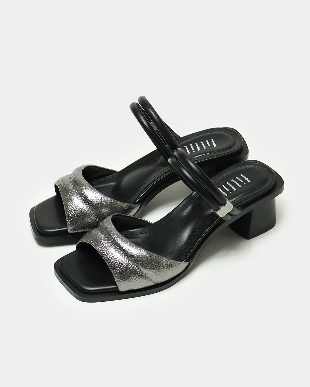 【フィットフィット/fitfit】の2WAYパデットブロックヒールサンダル インテリア・キッズ・メンズ・レディースファッション・服の通販 founy(ファニー) 　ファッション　Fashion　レディースファッション　Fashion for Women　エレガント 上品　Elegant　グラフィック　Graphic, Graphic Design　軽量　Lightweight, Ultra Light　サンダル　Sandals, Summer Shoes　スクエア　Square, Square Shape　ダブル　Double, Double-Breasted　トレンド　Trend, Trending Now　フィット　Fit, Slim Fit　ブロック　Block, Solid Block Pattern　ミュール　Mule, Backless Shoes　ラップ　Wrap, Wrap Design　ラバー　Rubber, Rubber Sole　ワイド　Wide, Wide Fit　ダークシルバー|ID: prp329100004450904 ipo3291000000036066525