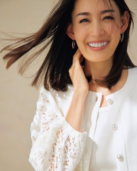 【ドゥクラッセ/DoCLASSE】 レースコンビ・パールボタンカーディガン人気、トレンドファッション・服の通販 founy(ファニー) ファッション Fashion レディースファッション Fashion for Women トップス・カットソー Cut & Sew Tops カーディガン・羽織り Layered Style Cardigans カーディガン Cardigan, Knitwear クラシカル Classical, Vintage-Inspired スカラップ Scallop, Scalloped Edge スリーブ Sleeve, Long Sleeve / Short Sleeve チュール Tulip, Tulip Motif バルーン Balloon, Balloon Silhouette パール Pearl, Pearl Accent フロント Front, Front Design レース Lace, Lace Fabric ロマンティック Romantic, Feminine Style |ID:prp329100004453070