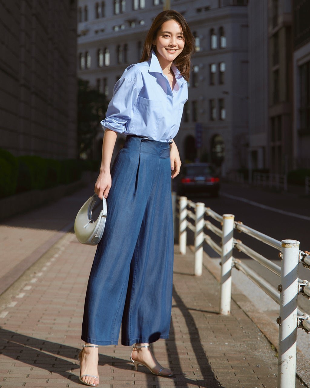 【ドゥクラッセ/DoCLASSE】のメルティーデニム・ボタンデザインワイド 人気、トレンドファッション・服の通販 founy(ファニー) 　ファッション　Fashion　レディースファッション　Fashion for Women　パンツ　Pants & Trousers　デニム　Denim, Jeans Material　フェミニン　Feminine, Girly　 other-1|ID: prp329100004485577 ipo3291000000031976291