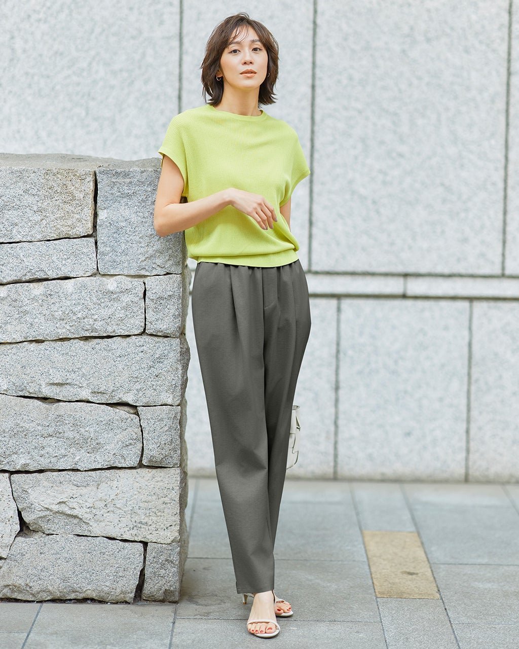 【ドゥクラッセ/DoCLASSE】のリネンタッチ・タックストレートパンツ63cm インテリア・キッズ・メンズ・レディースファッション・服の通販 founy(ファニー) 　ファッション　Fashion　レディースファッション　Fashion for Women　パンツ　Pants & Trousers　エレガント 上品　Elegant　ストレート　Straight, Straight Cut　トレンド　Trend, Trending Now　リネン　Linen, Linen Fabric　オリーブ|ID: prp329100004485578 ipo3291000000031619673