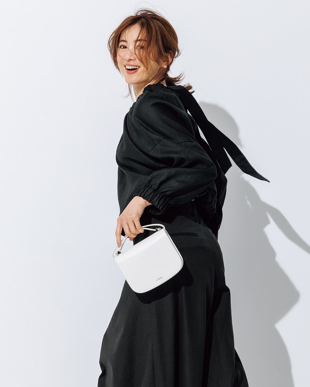 【ドゥクラッセ/DoCLASSE】のフレンチリネン・バックリボンブラウス 人気、トレンドファッション・服の通販 founy(ファニー) 　ファッション　Fashion　レディースファッション　Fashion for Women　トップス・カットソー　Cut & Sew Tops　シャツ・ブラウス・オフィスカジュアル　Elegant Blouses & Button-Ups　ギャザー　Gathered, Ruffled　シンプル　Simple, Minimal　フレンチ　French, French Style　リネン　Linen, Linen Fabric　リボン　Ribbon, Bow　 other-1|ID: prp329100004487227 ipo3291000000034059565