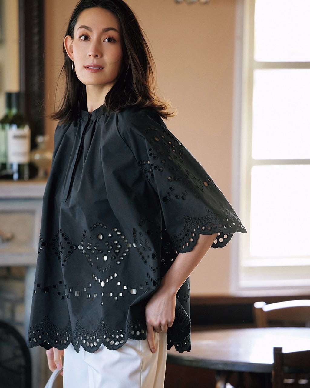 【ドゥクラッセ/DoCLASSE】のカットワークレース・サックブラウス インテリア・キッズ・メンズ・レディースファッション・服の通販 founy(ファニー) 　ファッション　Fashion　レディースファッション　Ladies' Fashion Online　トップス・カットソー　Tops/Tshirt　シャツ/ブラウス　Shirts/Blouses　ギャザー　Gather　ブラック|ID: prp329100004487232 ipo3291000000032604395